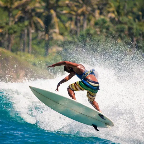 Surfing Costa Rica: fly to the best breaks